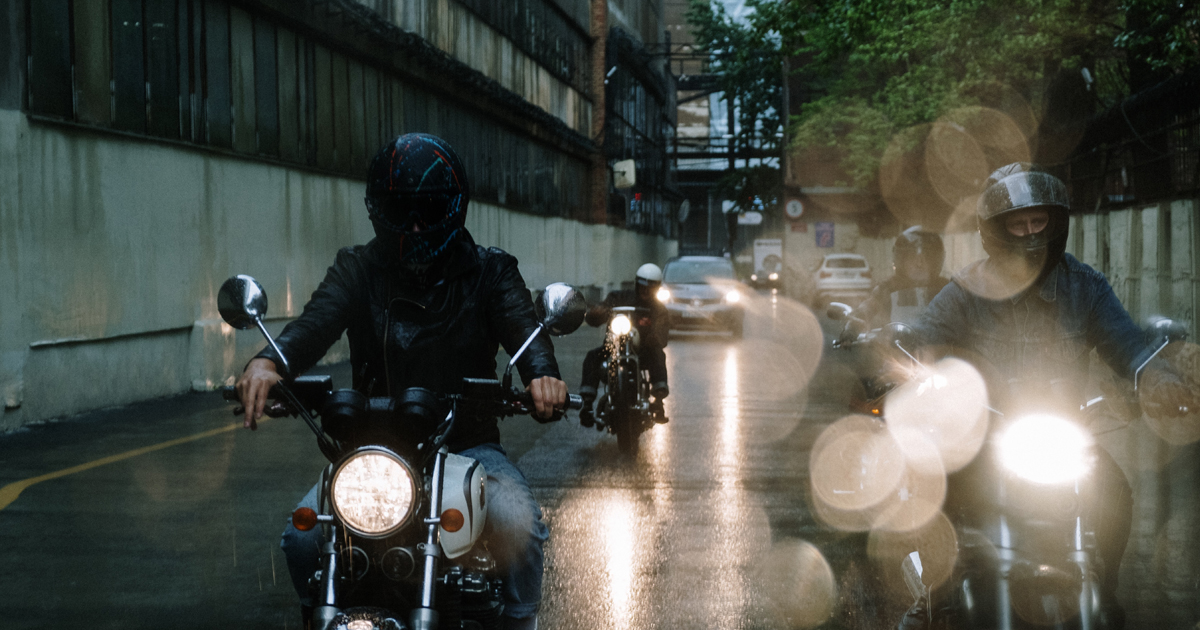 Preventing Fog in Motorcycle Helmets during Rainy Season